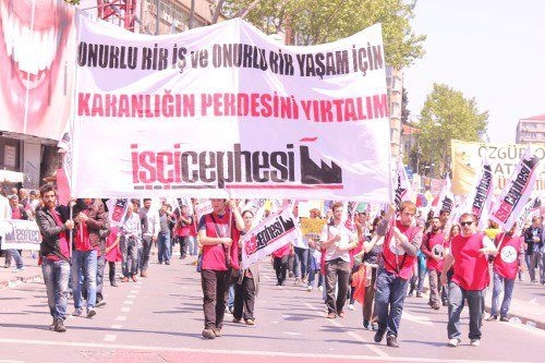 Columna del Frente Obrero en el 1 de mayo en Turquía