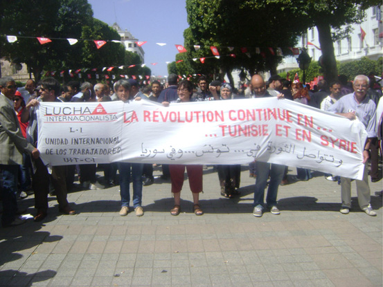 Delegacion de Lucha Internacionalista y UIT-CI en la movilizacion de trabajadores tunecinos del 1º de Mayo, en la capital de Tunez