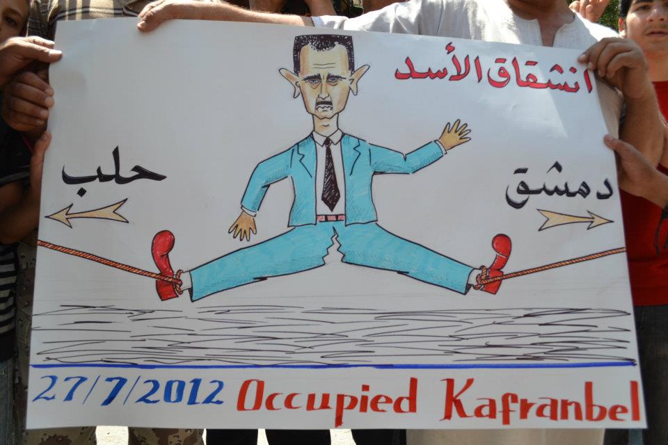 Pancarta confeccionada en Kafranbel la capital artística de la Revoluciín Siria. Al Assad se resqubraja tironeado desde Damsco y Aleppo, las dos ciudades más importantes de Siria donde los rebeldes pelean hace días.