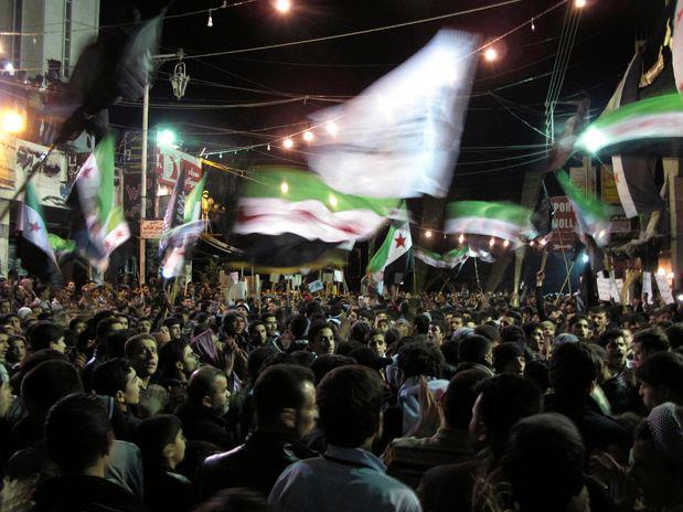Siria: manifestación nocturna en apoyo a la revolución