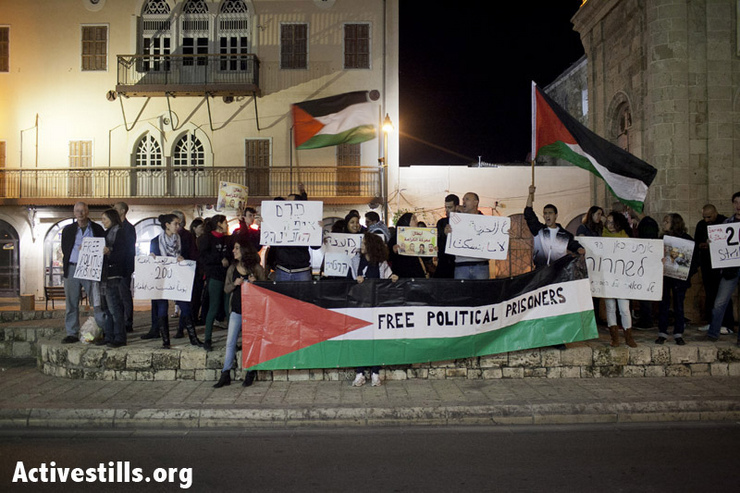 Activistas de Jaffa muestran su solidaridad con Samer el 4 de febrero de 2013. (Foto: Shiraz Grinbaum / Activestills.org)