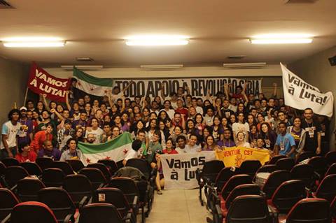 Acto en apoyo a la Revolución Siria durante el congreso de la UNE (Unión Nacional de Estudiantes del Brasil)(Goiânia)