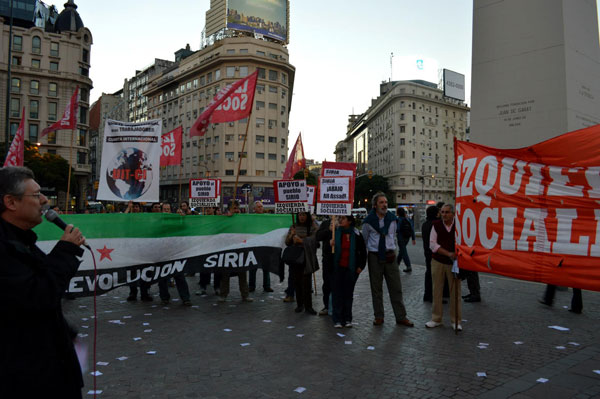 José Castillo dirigente nacional de Izquierda Socialista habla en el acto de Buenos Aires en apoyo al pueblo de Siria