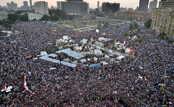 Miles de personas están desde hace días en la Plaza Tahir exigiendo la renuncia del presidente Mursi, de la Hermandad Musulmana.