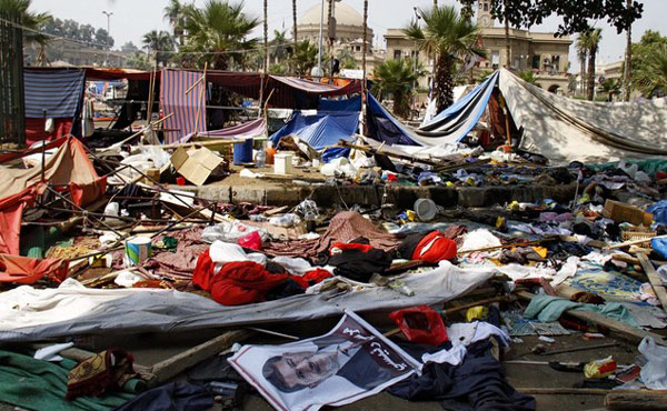 los adherentes al ex presidente Mursi, convocados por la Hermandad Musulmana se movilizaron masivamente en forma permanente y terminaron instalando diversos campamentos