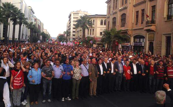 Huge demostrations took place even thought the regime banned them