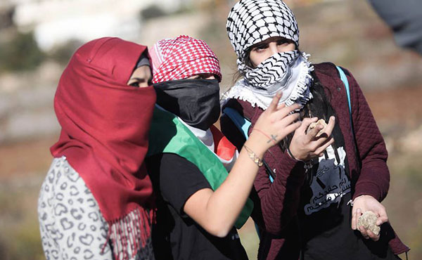 Las mujeres palestinas en la primera línea en todas las manifestaciones contra el estado invasor sionista.