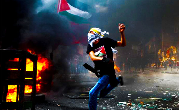 El descontento entre los palestinos viene en aumento. Se han producido ataques individuales de palestinos contra israelíes, varios de ellos con simples cuchillos. Y las movilizaciones arrojando piedras. 