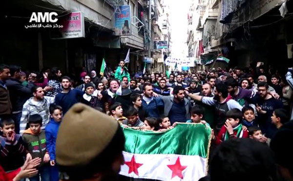 Manifestación en Aleppo el viernes 11/3 a casi 5 años del levantamiento popular contra la dictadura de Al Assad en Siria. Desde entonces ni solo día el pueblo sirio dejó de luchar heroicamente por su libertad contra la dictadura e invasores diversos.