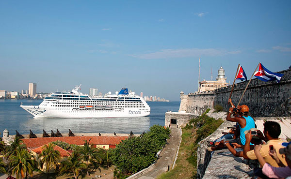 Llega a La Habana el crucero yanqui Adonia