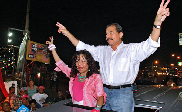Ortega y su esposa a perpetuidad