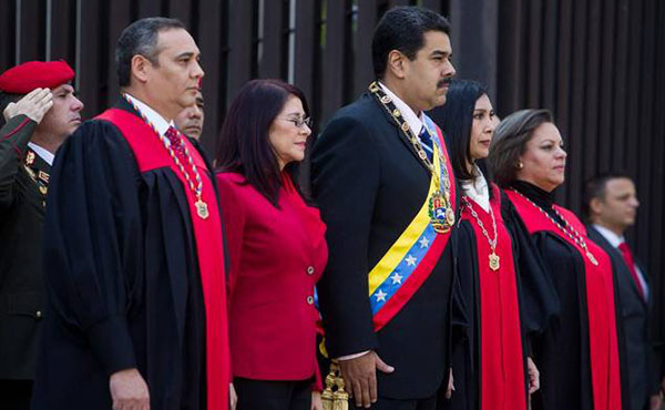 En los últimos dos días el Tribunal Supremo de Justicia (TSJ) dio nuevos zarpazos antidemocráticos, profundizando la restricción a las libertades democráticas que el gobierno de Nicolás Maduro viene realizando.