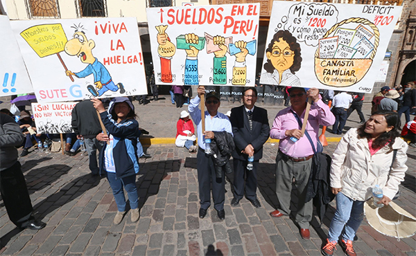 huelga de maestros en Perú
