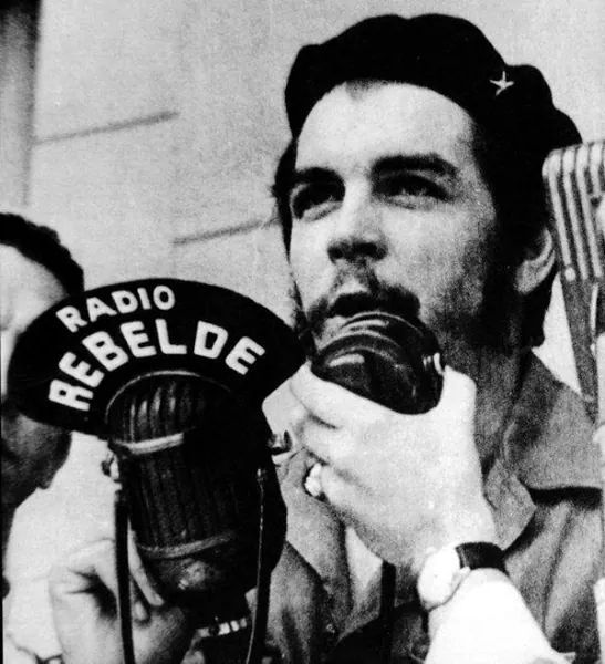 Che Guevara habla a Radio rebelde