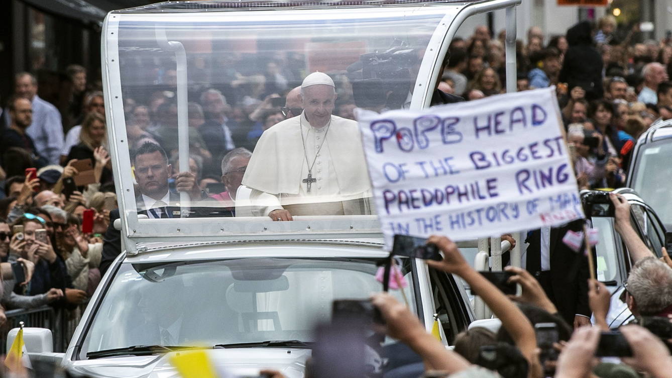Criticas al papa en su visita a Irlanda