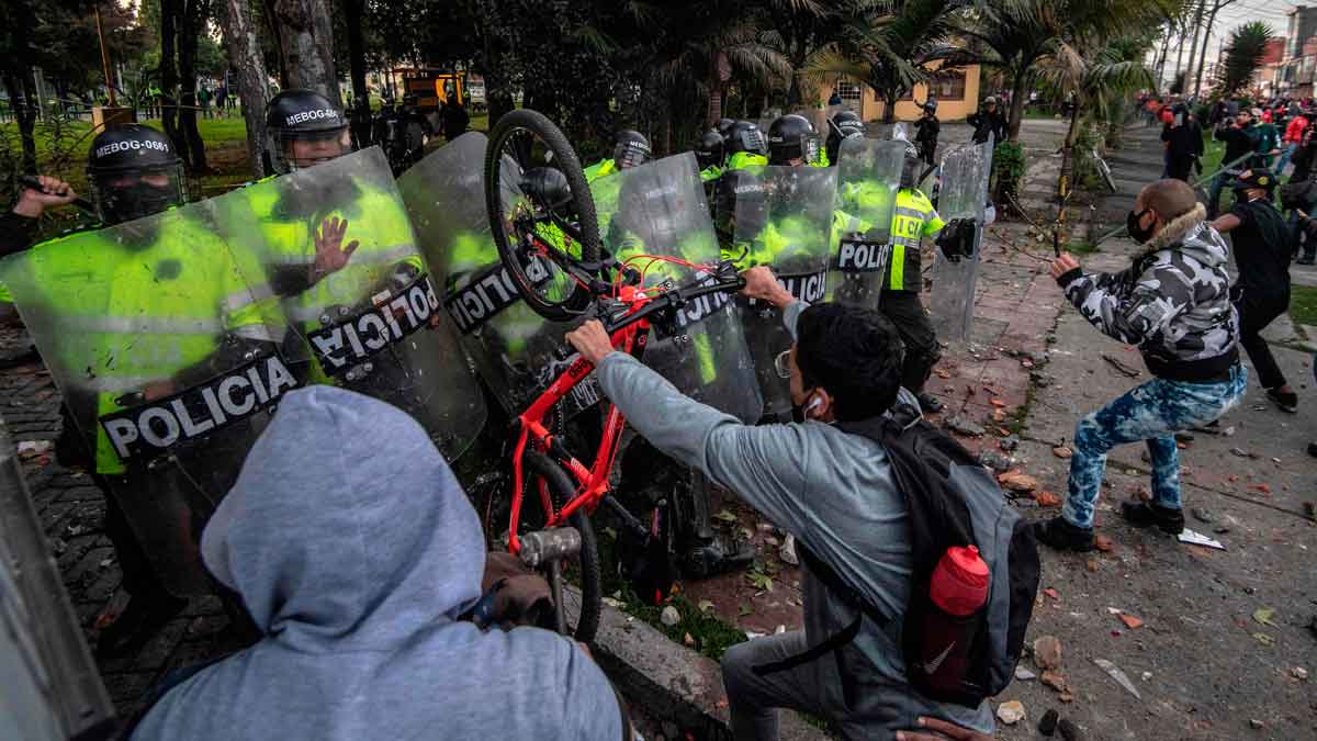 bogota-disturbios-enfrentamientos-protesta-contra-violencia-policial-1599718546598