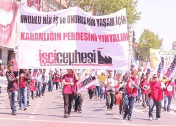 Columna del Frente Obrero en el 1 de mayo en Turquía
