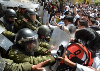 Brutal represión causó 16 heridos