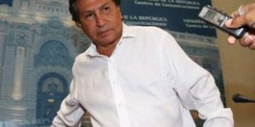 Toledo fue expulsado por estudiantes de Cajamarca en Perú por defender el proyecto megaminero Conga