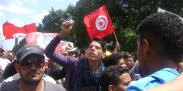 Multitudinaria movilización de trabajadores marcharon en la capital de Tunez el 1º de mayo de 2012
