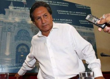 Toledo fue expulsado por estudiantes de Cajamarca en Perú por defender el proyecto megaminero Conga