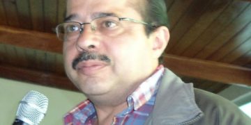 Enrique Gomez del Partido Obrero Socialista de Mexico saluda al IV Congreso mundial de la UIT-CI