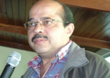 Enrique Gomez del Partido Obrero Socialista de Mexico saluda al IV Congreso mundial de la UIT-CI