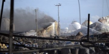 Refinería Amuay en Venezuela después de la explosión.