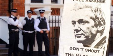 Julián Assange, director del sitio web WikiLeaks, permanece desde el 19 de junio en la embajada de Ecuador en Londres en carácter de asilado.