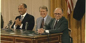 Sadat, Carter y Begin contentos en Camp David.