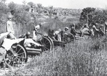 En la foto, tropa paraguaya. Ambos pueblos fueron carne de cañón de las petroleras