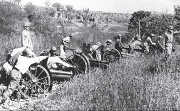 En la foto, tropa paraguaya. Ambos pueblos fueron carne de cañón de las petroleras