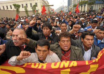 El Sindicato Unitario de Trabajadores en la Educación del Perú (Sutep) inició este miércoles una huelga nacional indefinida para exigir al Gobierno del presidente Ollanta Humala que cumpla con su promesa de aumentarle el sueldo a los maestros.
