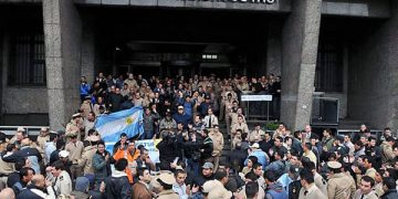 La huelga de gendarmes y prefectos, en Argentina, por reclamos salariales, y el apoyo a sus reclamos y al derecho a formar sindicatos realizada por Izquierda Socialista, entre otras organizaciones, ha generado una nueva polémica en la izquierda marxista.