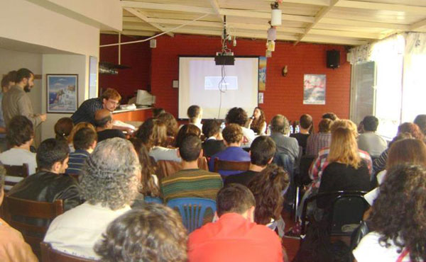 Vista del acto internacionalista organizado por Frente Obrero, de Turquia, que es parte del Comite Coordinador por parte del CEI.