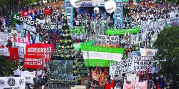 La CGT y la CTA colmaron la Plaza de Mayo junto al sindicalismo combativo y los partidos de Izquierda