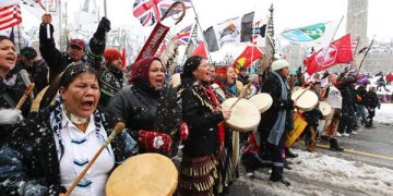 Movimiento "Idle No More": INDÍGENAS AMENAZAN CON PARALIZAR LA ECONOMÍA DE CANADÁ