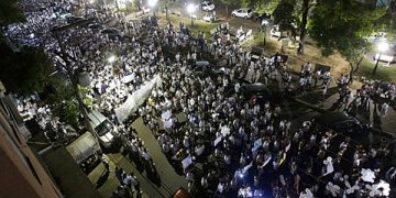 Mais de 35 mil pessoas caminharam pelas ruas de Santa Maria na noite de 28/01