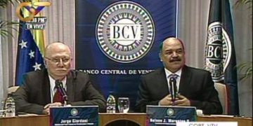 el Ministro de Planificación y Finanzas, Jorge Giordani, acompañado de Nelson Merentes, presidente del Banco Central de Venezuela, acaban de anunciarle al país una nueva devaluación del 46,5% de la moneda nacional con respecto al dolar