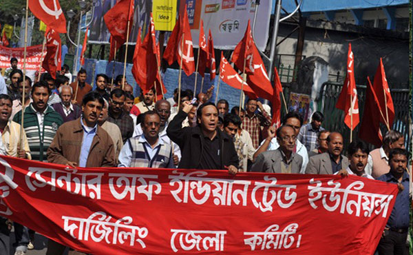 Millones de indios participan en la mayor huelga general en la historia del país