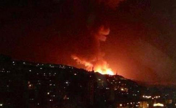 condenamos todas las agresiones de Israel, y afirmamos que el estado sionista es el enemigo del pueblo sirio que no se puede convivir con él, y todas sus intervenciones no van a distorsionar nuestra revolución