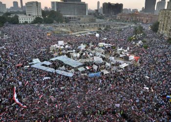 Miles de personas están desde hace días en la Plaza Tahir exigiendo la renuncia del presidente Mursi, de la Hermandad Musulmana.