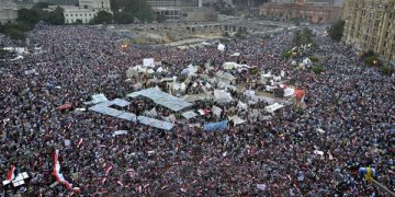 Miles de personas están desde hace días en la Plaza Tahir exigiendo la renuncia del presidente Mursi, de la Hermandad Musulmana.