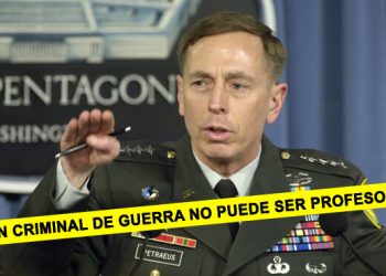 Los estudiantes de la Universidad de la Ciudad de Nueva York se oponen a la designación como profesor de David Petraeus por ser un criminal de guerra responsable de torturas, violaciones, ejecuciones arbitarias, etc.