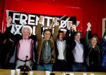 Santiago del Estero ¡Anisa Favoretti diputada! El FIT ha logrado una banca provincial, algo inédito en la provincia. Ya en agosto el Frente había hecho una excelente elección, consagrando ahora una diputación. Nuestra compañera de Izquierda Socialista, Anisa, se ha convertido en una clara referente para amplios sectores de luchadores de la provincia. La cual compartirá la banca junto a la compañera del Partido Obrero, Andrea Ruiz. ¡Felicitaciones a las compañeras y compañeros santiagueños del FIT por este triunfo!