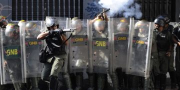 En las protestas posteriores al 12 de febrero han muerto seis personas más, se estima que casi doscientas personas han sido heridas de bala y perdigones, la mayoría como resultado de las acciones de los grupos parapoliciales y la GNB