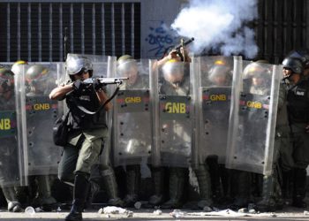 En las protestas posteriores al 12 de febrero han muerto seis personas más, se estima que casi doscientas personas han sido heridas de bala y perdigones, la mayoría como resultado de las acciones de los grupos parapoliciales y la GNB