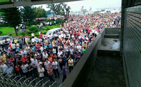 Una protesta masiva detiene la producción de siete grandes fábricas de la firma que trabaja para Nike, Adidas, Timberland, Reebok o New Balance en la ciudad sureña de Dongguan