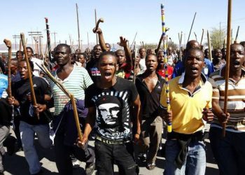 El sindicato sudafricano AMCU y tres grandes compañías del platino firmarán hoy un pacto salarial para poner fin a una huelga minera de cinco meses que ha ocasionado millonarios perjuicios económicos.