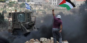 Con el pretexto del asesinato de 3 jóvenes adolescentes israelíes, colonos en Cisjordania, Israel desató nuevamente ataques genocidas contra los palestinos, con bombardeos y destrucción de viviendas en Hebrón y en la Franja de Gaza.